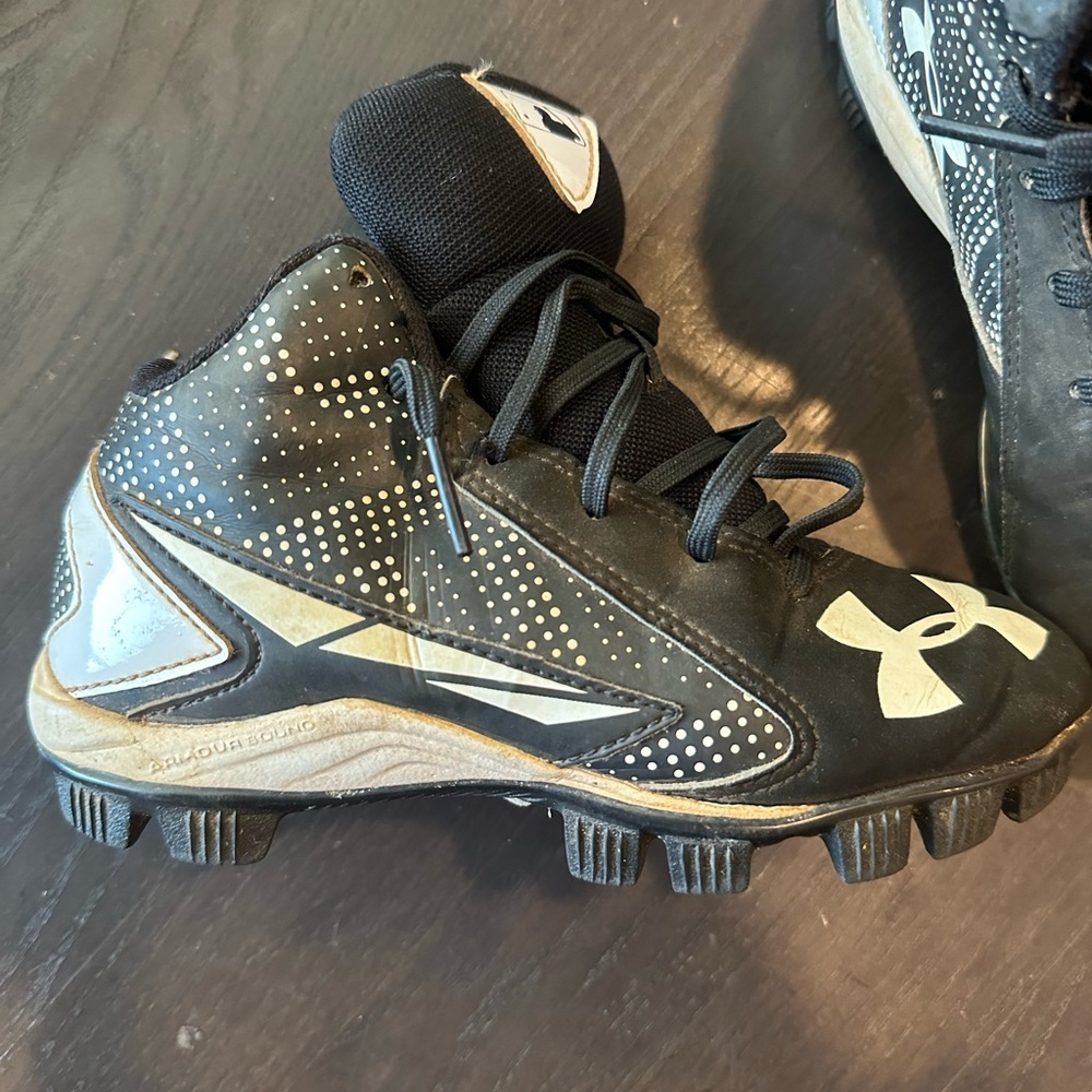 Under armour baseball cleats boys